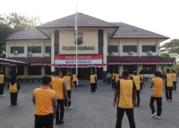 Waka Polres Rembang Pimpin Olahraga Bersama, Tingkatkan Kebugaran dan Soliditas Personel