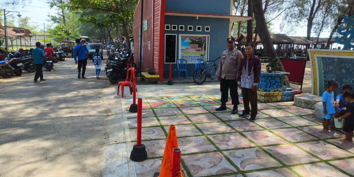 Polsek Kragan Tingkatkan Pengamanan di Pantai Balongan Saat Libur Akhir Pekan