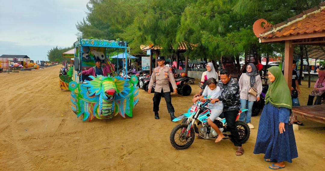 Hari Libur, Polsek Rembang Tingkatkan Pengamanan di Pantai Karang Jahe Beach