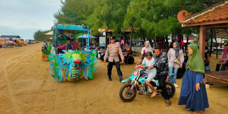 Hari Libur, Polsek Rembang Tingkatkan Pengamanan di Pantai Karang Jahe Beach