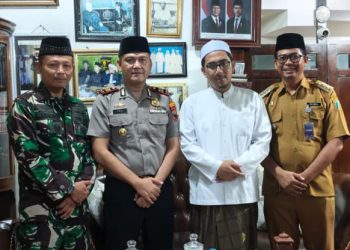 Kapolsek Sarang Jalin Silaturahmi dengan Tokoh Agama di Ponpes Al Anwar 2