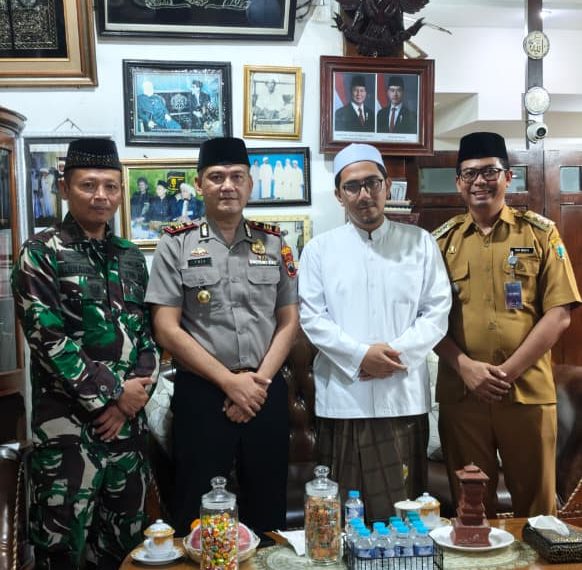 Kapolsek Sarang Jalin Silaturahmi dengan Tokoh Agama di Ponpes Al Anwar 2