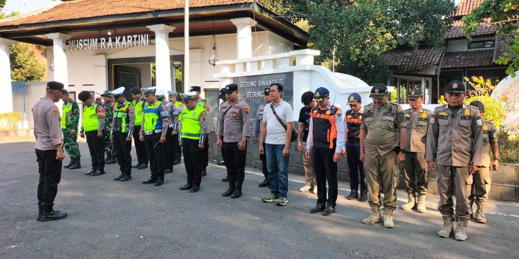 Kirab Pusaka Semarakkan Hari Jadi Kota Rembang ke-285, Polres Rembang Pastikan Berjalan Aman dan Lancar