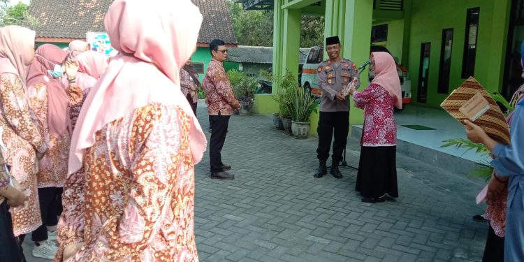 Kapolsek Pancur Jalin Silaturahmi dengan Tenaga Kesehatan Jelang Purna Tugas, Sampaikan Terima Kasih dan Permohonan Maaf