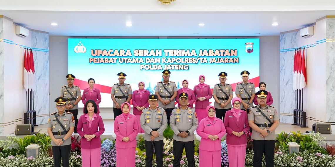 Kapolres Rembang Lama dan Baru Ikuti Sertijab Dipimpin Kapolda Jateng di Gedung Borobudur