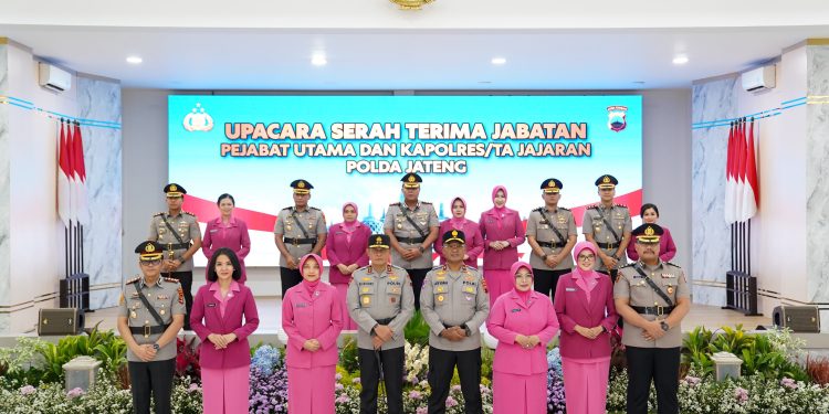 Kapolres Rembang Lama dan Baru Ikuti Sertijab Dipimpin Kapolda Jateng di Gedung Borobudur