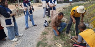 Bhabinkamtibmas Desa Joho Bersama Kepala Desa Ajak Warga Tanam Pohon Demi Kelestarian Lingkungan
