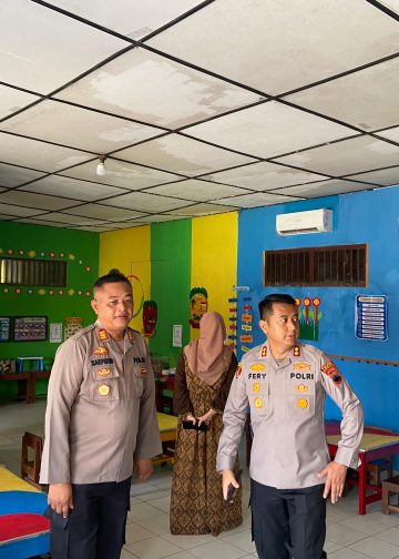Kunjungan Kerja Kapolres Rembang Beserta Ketua Bhayangkari Cabang Rembang di Polsek Kragan dan TK Kemala Bhayangkari 49 Kragan