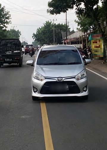 Ilustrasi kendaraan lawan arah