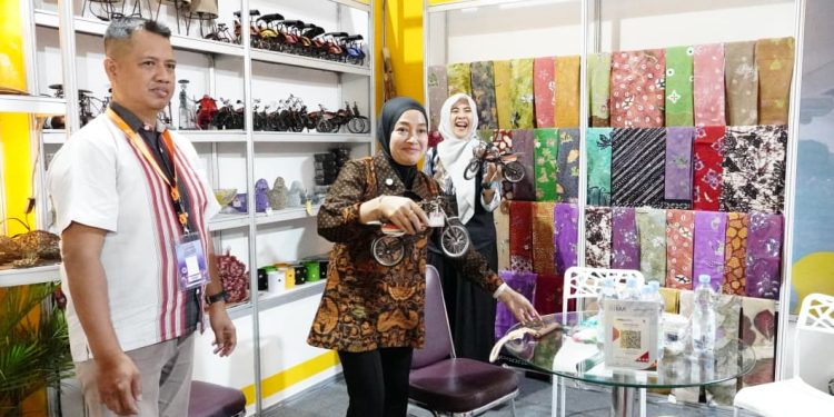 Jeruk Pamelo hingga Batik Bakaran, Stand Kabupaten Pati Jadi Magnet di Jateng Fair 2026