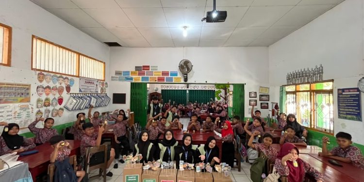KKN 142 UIN Sunan Kudus Tingkatkan Kesadaran Siswa SDN Muktiharjo 01 Tentang Pemilahan Sampah