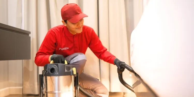 Laron Berkerumun di Lampu Setelah Hujan? Begini Cara Membacanya