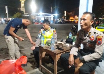 Si Dokkes Polres Rembang Pastikan Kondisi Personel Pengamanan HUT ke-285 Kabupaten Rembang Tetap Prima