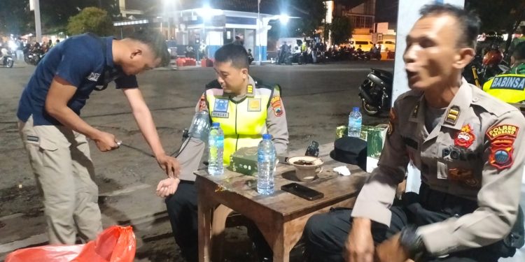 Si Dokkes Polres Rembang Pastikan Kondisi Personel Pengamanan HUT ke-285 Kabupaten Rembang Tetap Prima