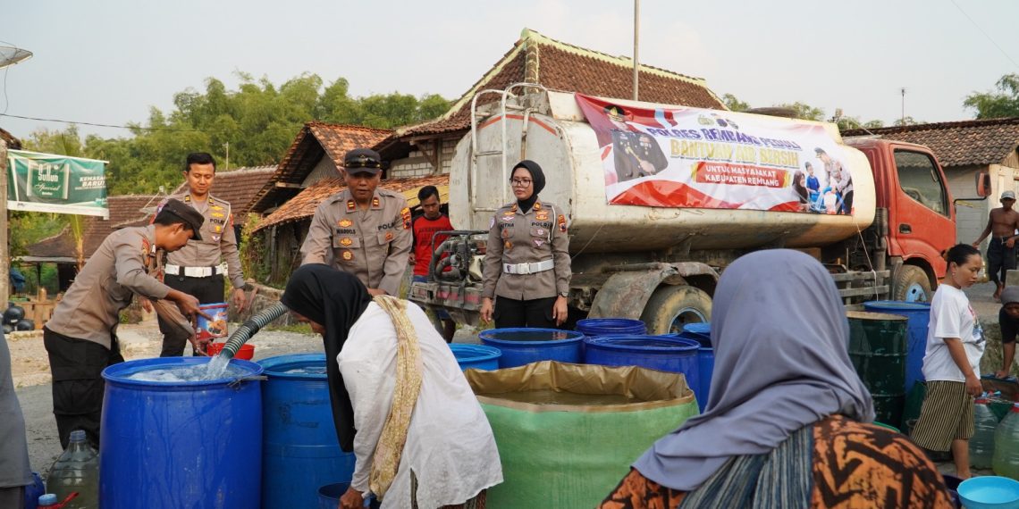 Polres Rembang Peduli, Salurkan 50 Ribu Liter Air Bersih untuk Daerah dan Warga yang Terdampak Kekeringan