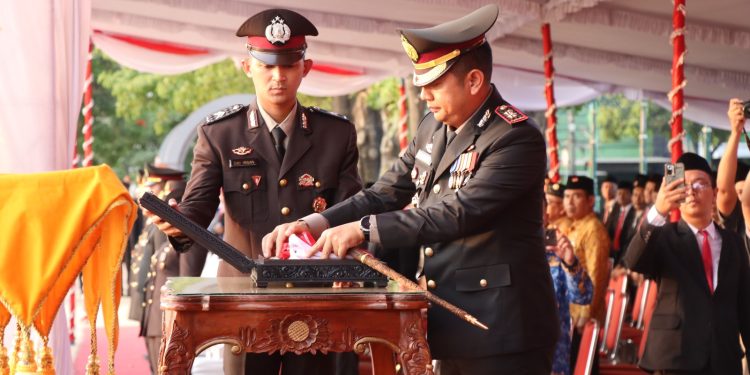 Kapolres Rembang Pimpin Upacara Penurunan Bendera HUT ke-81 RI, Merah Putih Kembali Dikibarkan dalam Khidmat Senja